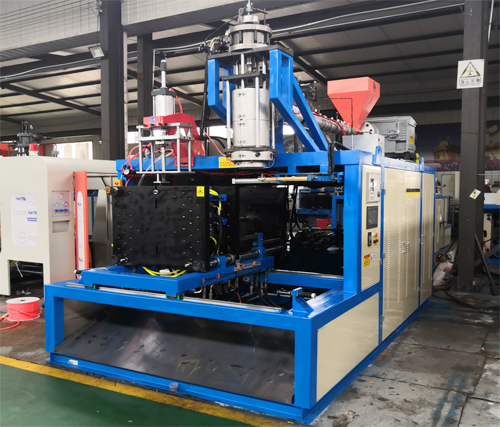 消毒液吹塑機(jī)傳動(dòng)裝置操作中應(yīng)注意哪些問題